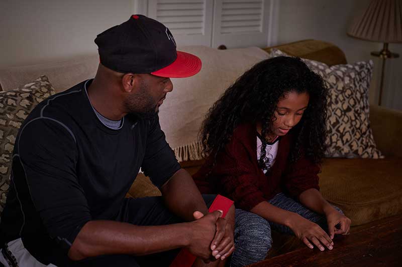 dad talking to stressed daughter