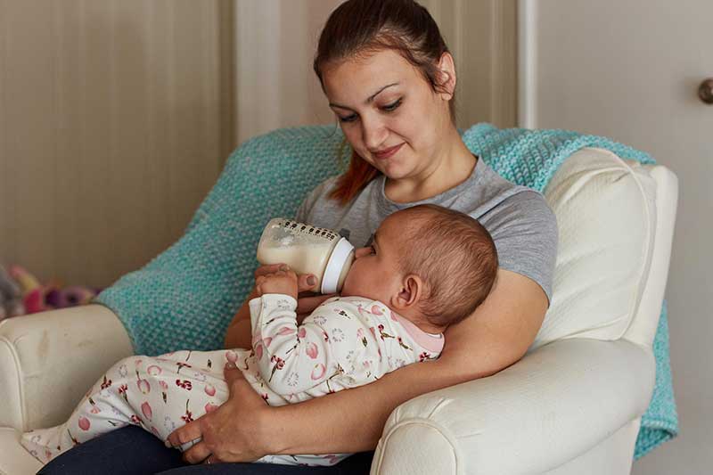 Breastfeeding and Formula Feeding Guide 6-9 Month Baby