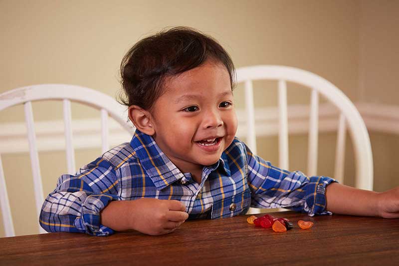 toddler eating fruit snacks